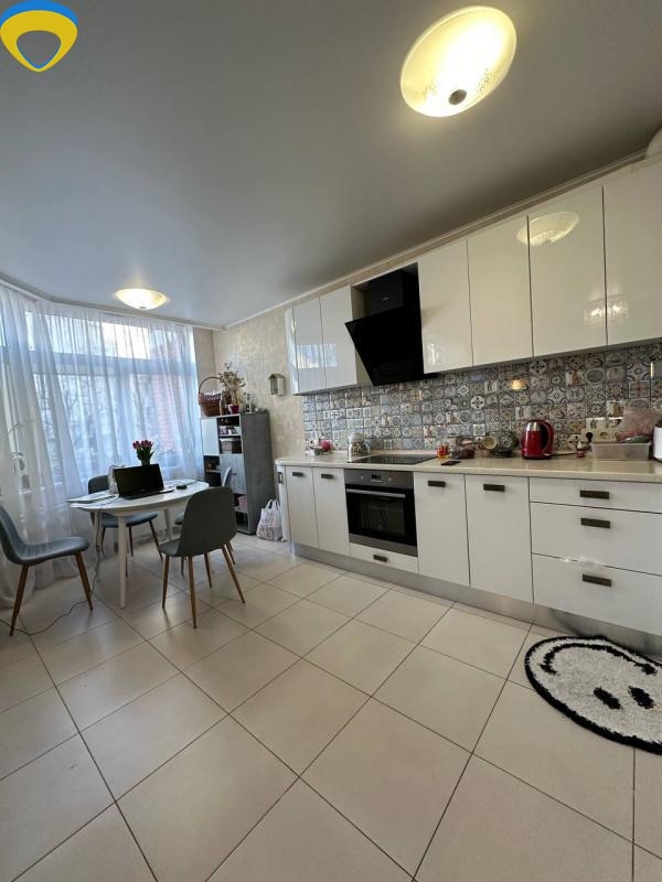 продажа трехкомнатной квартиры номер A-173502 в Приморском районе, фото номер 7